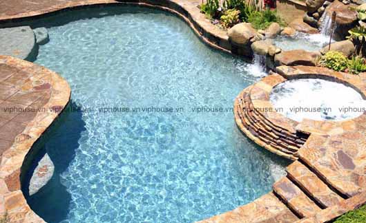 Bể bơi phù hợp với biệt thự nhà vườn