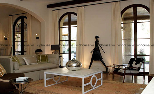 Phòng khách đẹp làm duyên với cửa sổ mái vòm 