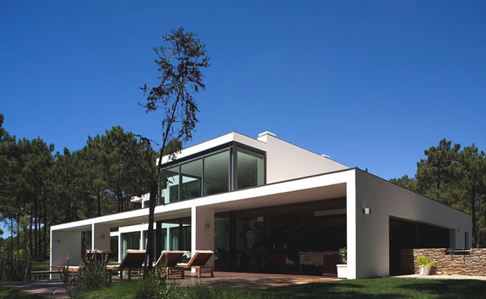 Biệt thự hiện đại ấn tượng với hồ cá Koi tại Bồ Đào Nha